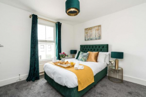 Dressed To Impress 2 bed house in Heart of Croydon Photo ID Required, Croydon